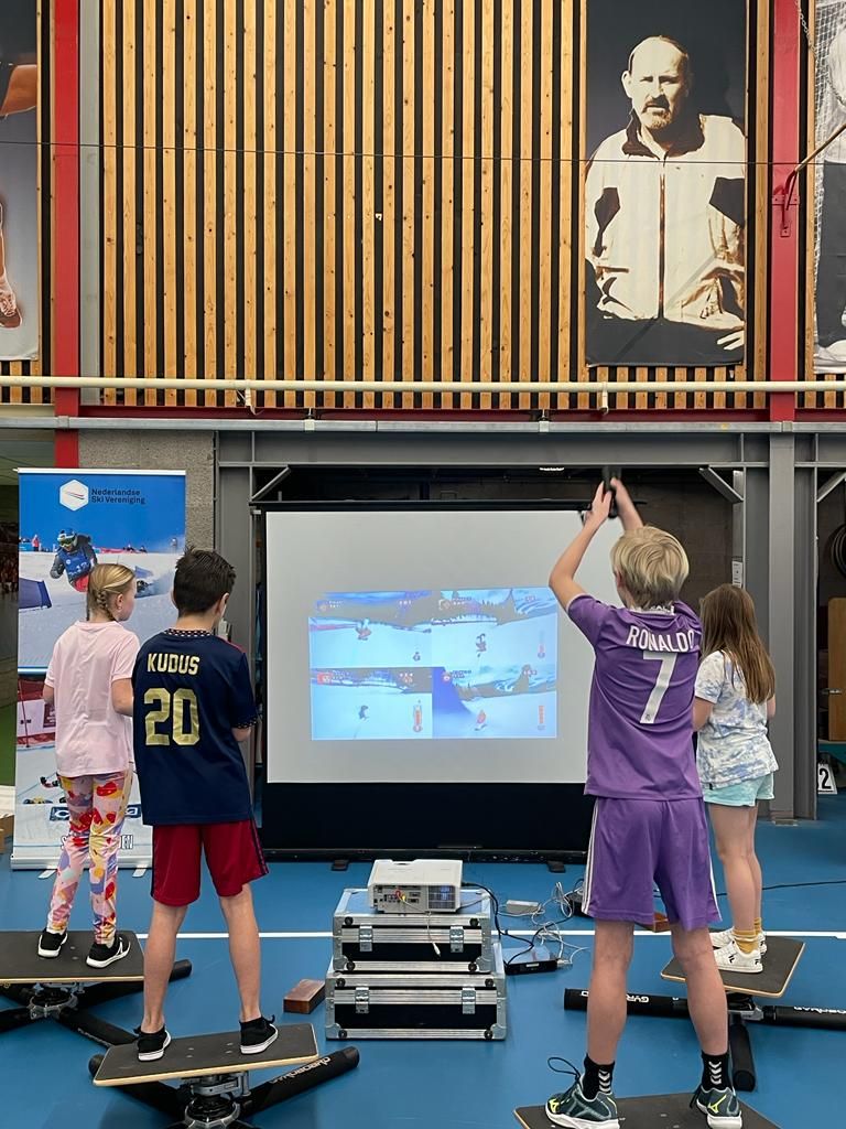 Jumbo Wintersport Experience bezoekt Oosteinderschool in Aalsmeer